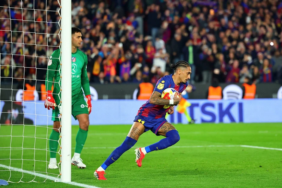 Hansi Flick nổi giận khi Barca suýt làm nên kỳ tích