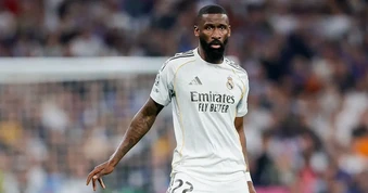 Hậu vệ Real Madrid chỉ trích đồng đội phòng ngự tệ, 'dâng bàn thắng' cho Bayern