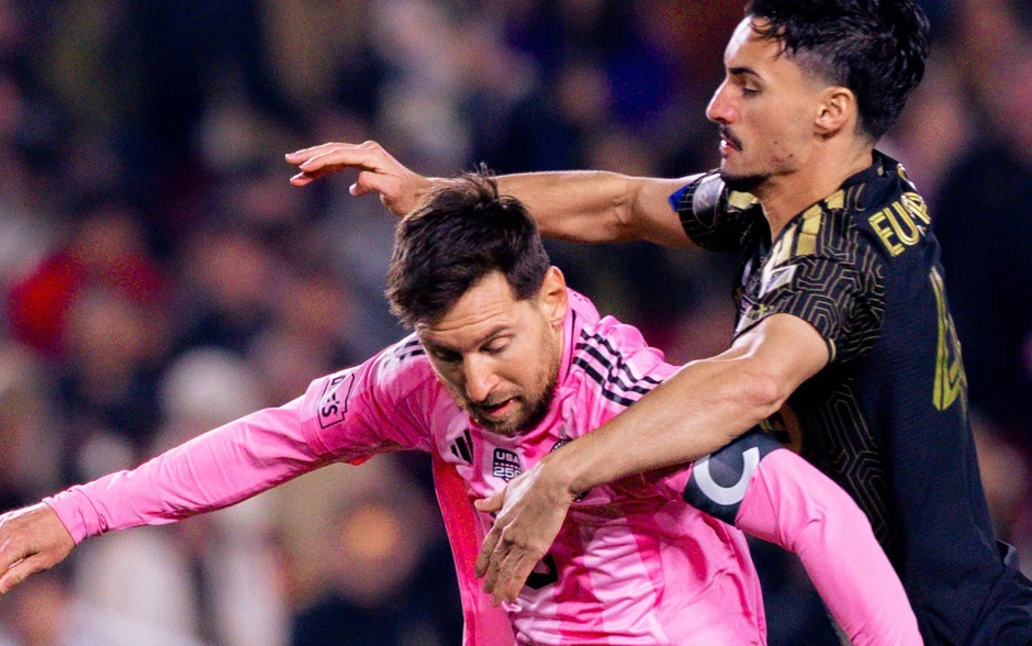 Hình ảnh Messi bị lạm dụng "không phép" ở cuộc tranh cử Chủ tịch Barca Hình ảnh Messi bị lạm dụng "không phép" ở cuộc tranh cử Chủ tịch Barca