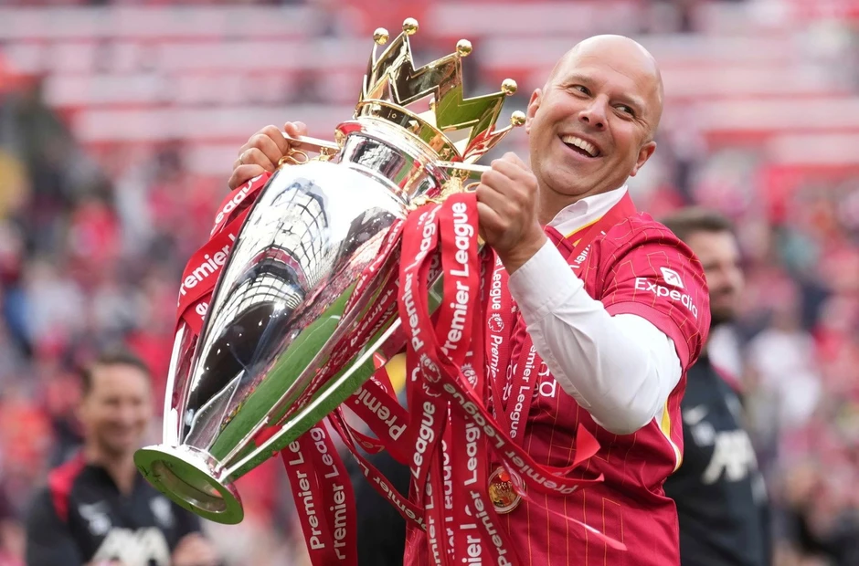 HLV Arne Slot bất ngờ được mở cơ hội ở lại Liverpool