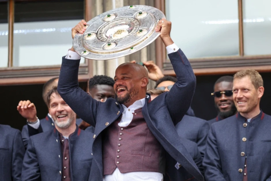 HLV Bayern để quên đĩa bạc Bundesliga trong nhà bếp HLV Bayern để quên đĩa bạc Bundesliga trong nhà bếp