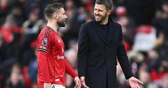 HLV Carrick phớt lờ tranh luận về tương lai ở Man Utd