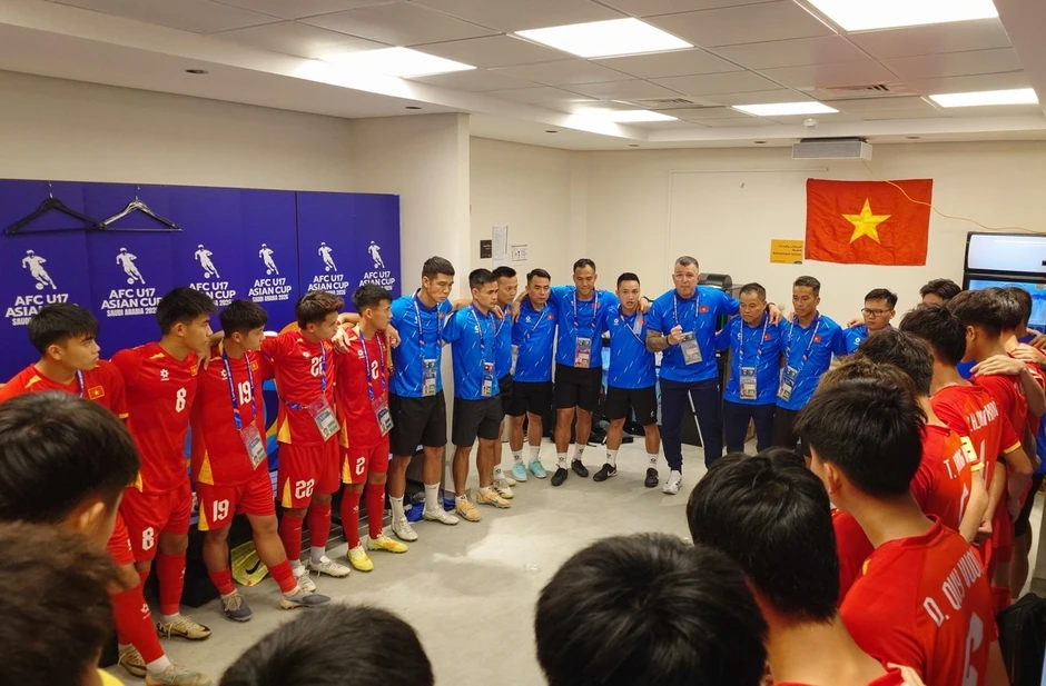 HLV Cristiano Roland: “Cơ hội dự World Cup của U17 Việt Nam vẫn còn” HLV Cristiano Roland: “Cơ hội dự World Cup của U17 Việt Nam vẫn còn”