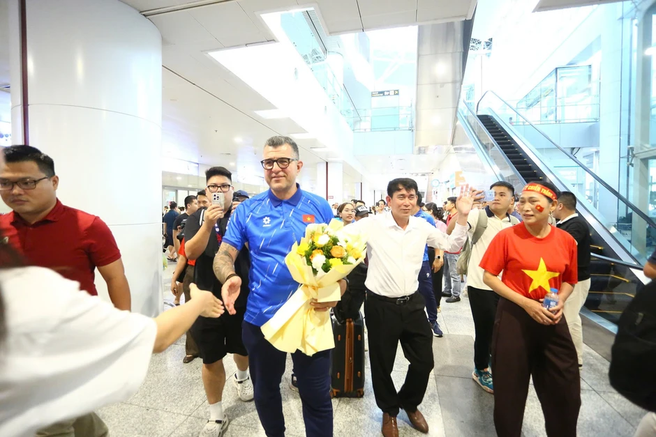 HLV Cristiano Roland 'nói lời ruột gan' về kỳ tích World Cup của U17 Việt Nam HLV Cristiano Roland 'nói lời ruột gan' về kỳ tích World Cup của U17 Việt Nam