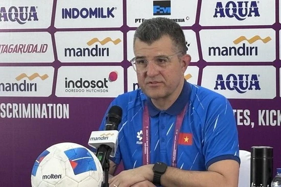 HLV Cristiano Roland: “Tôi không ngờ U17 Indonesia chơi theo cách như vậy” HLV Cristiano Roland: “Tôi không ngờ U17 Indonesia chơi theo cách như vậy”