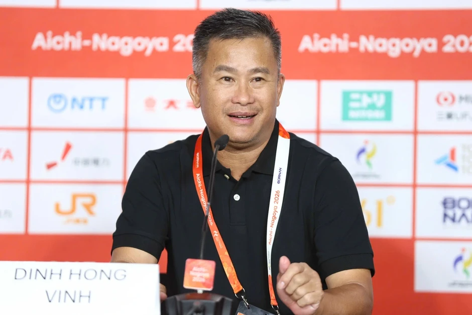 HLV Đinh Hồng Vinh: "May mắn song hành giúp U23 Việt Nam thắng Philippines" HLV Đinh Hồng Vinh: "May mắn song hành giúp U23 Việt Nam thắng Philippines"