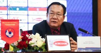 HLV Hoàng Văn Phúc nói lời xúc động trong ngày ra mắt tuyển nữ Việt Nam