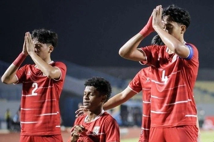 HLV Indonesia mong người hâm mộ cầu nguyện cho đội nhà thắng U17 Việt Nam HLV Indonesia mong người hâm mộ cầu nguyện cho đội nhà thắng U17 Việt Nam
