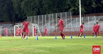 HLV Indonesia mong người hâm mộ cầu nguyện cho đội nhà thắng U17 Việt Nam