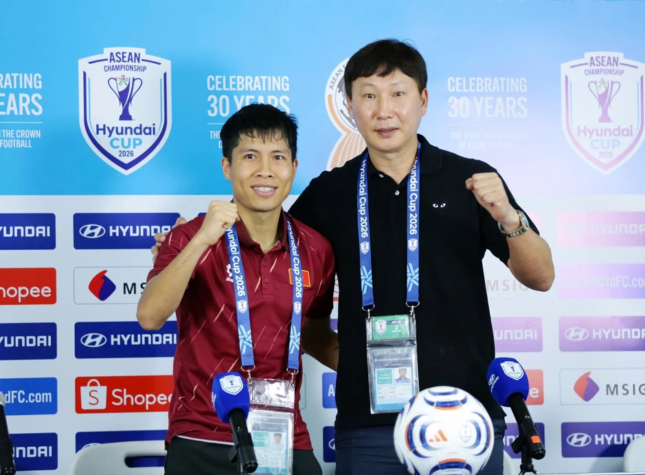 HLV Kim Sang-sik muốn 'chia tay' áo sơ mi trắng sau đại thắng Indonesia