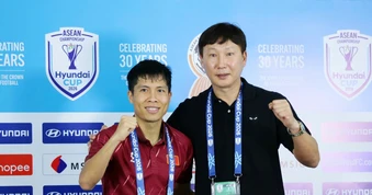 HLV Kim Sang-sik muốn 'chia tay' áo sơ mi trắng sau đại thắng Indonesia