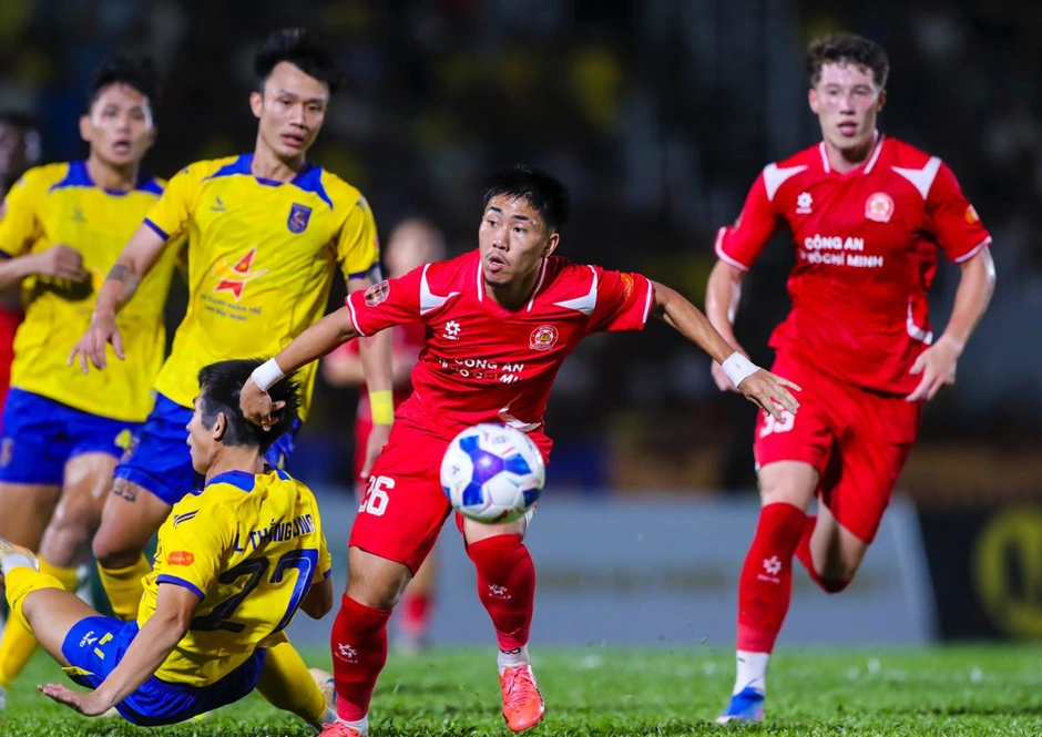 HLV Kim Sang-sik sẽ gọi Adou Minh, Khoa Ngô lên tuyển Việt Nam? HLV Kim Sang-sik sẽ gọi Adou Minh, Khoa Ngô lên tuyển Việt Nam?