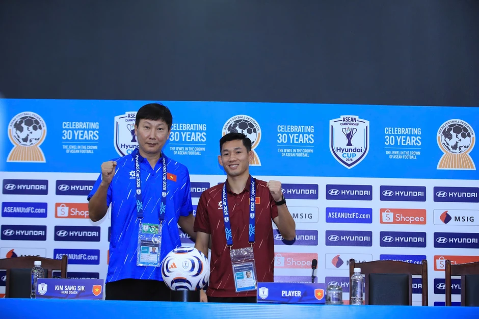 HLV Kim Sang-sik: 'Việt Nam sẽ tung đội hình mạnh để thắng Campuchia' HLV Kim Sang-sik: 'Việt Nam sẽ tung đội hình mạnh để thắng Campuchia'