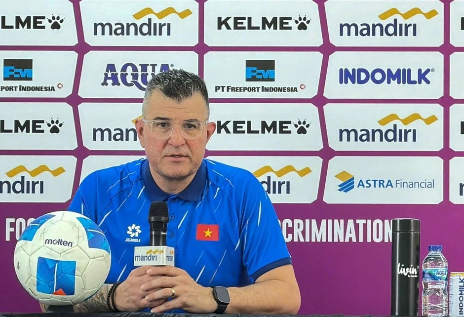HLV Roland đi vào lịch sử khi giúp U17 Việt Nam đánh bại U17 Australia
