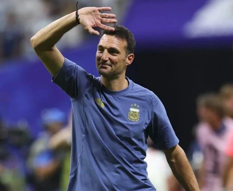 HLV Scaloni: “Argentina luôn chơi hay khi bị dẫn bàn” HLV Scaloni: “Argentina luôn chơi hay khi bị dẫn bàn”