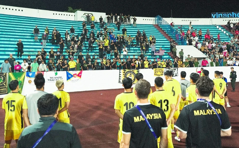 HLV tuyển Malaysia kêu gọi NHM 'tha' cho các tuyển thủ sau trận thua Việt Nam HLV tuyển Malaysia kêu gọi NHM 'tha' cho các tuyển thủ sau trận thua Việt Nam