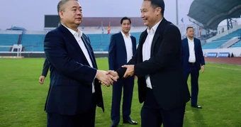 HLV Vũ Hồng Việt trở lại "ghế nóng" ở CLB Nam Định