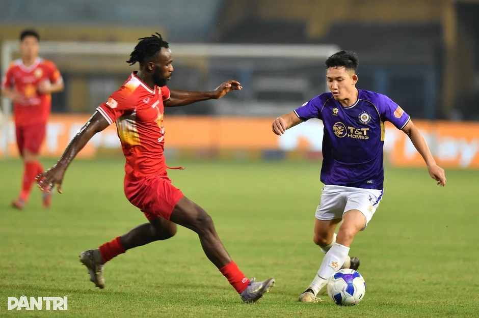 Hoàng Hên ghi bàn, Hà Nội FC tiếp mạch thăng hoa ở V-League Hoàng Hên ghi bàn, Hà Nội FC tiếp mạch thăng hoa ở V-League