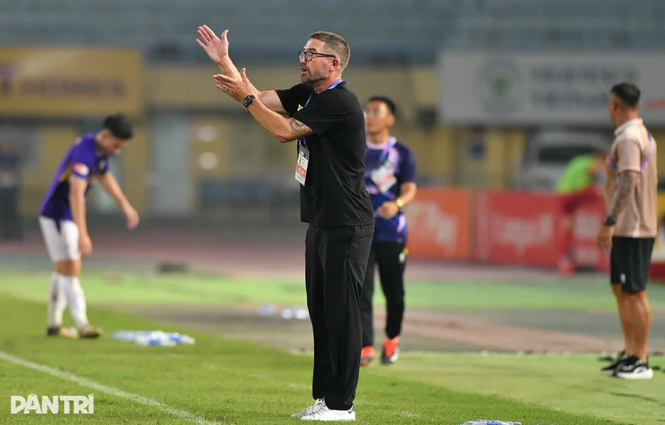Hoàng Hên ghi bàn, Hà Nội FC tiếp mạch thăng hoa ở V-League Hoàng Hên ghi bàn, Hà Nội FC tiếp mạch thăng hoa ở V-League
