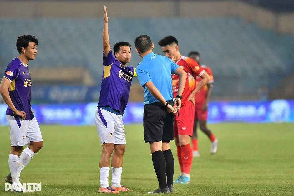Hoàng Hên ghi bàn, Hà Nội FC tiếp mạch thăng hoa ở V-League Hoàng Hên ghi bàn, Hà Nội FC tiếp mạch thăng hoa ở V-League