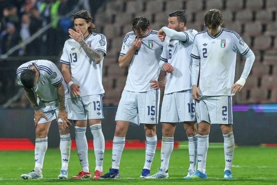 Italy lần thứ ba liên tiếp lỡ World Cup Italy lần thứ ba liên tiếp lỡ World Cup