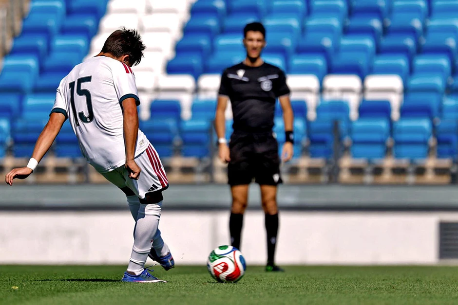 Jose Mourinho đặc biệt trong buổi ra mắt Real Madrid Jose Mourinho đặc biệt trong buổi ra mắt Real Madrid
