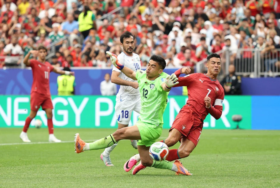 Khi Ronaldo bị động chạm vào lòng tự ái Khi Ronaldo bị động chạm vào lòng tự ái