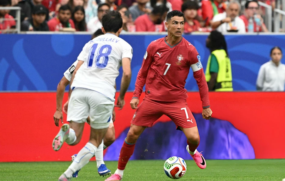 Khi Ronaldo bị động chạm vào lòng tự ái Khi Ronaldo bị động chạm vào lòng tự ái