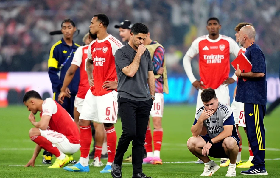 Khoảnh khắc sụp đổ của Arsenal sau trận chung kết Champions League