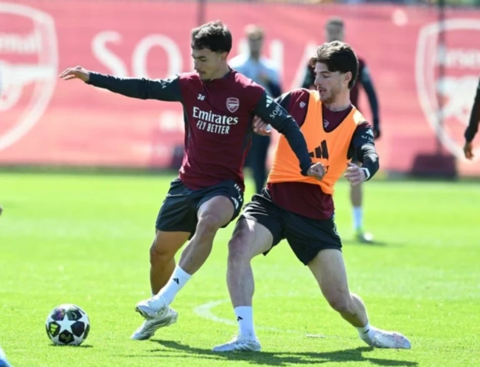 Lineker: 'Có dấu hiệu hoảng loạn ở Arsenal' Lineker: 'Có dấu hiệu hoảng loạn ở Arsenal'