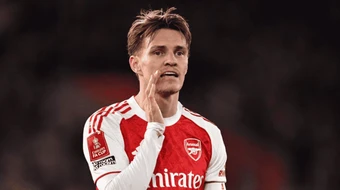 Lineker: 'Có dấu hiệu hoảng loạn ở Arsenal'