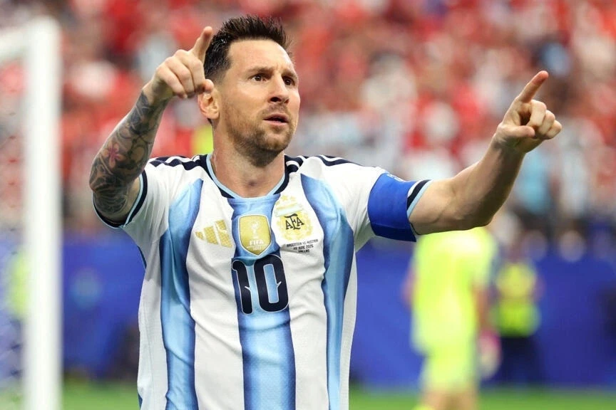 Lionel Messi công bố giã từ đội tuyển Argentina Lionel Messi công bố giã từ đội tuyển Argentina