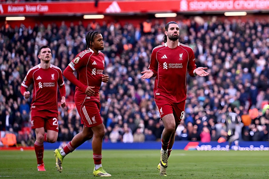 Liverpool bị Tottenham cầm hòa phút 90, lỡ cơ hội áp sát Man Utd