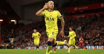 Liverpool bị Tottenham cầm hòa phút 90, lỡ cơ hội áp sát Man Utd