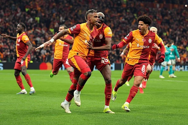 Liverpool gục ngã trước Galatasaray, điểm yếu phạt góc tiếp tục trả giá Liverpool gục ngã trước Galatasaray, điểm yếu phạt góc tiếp tục trả giá