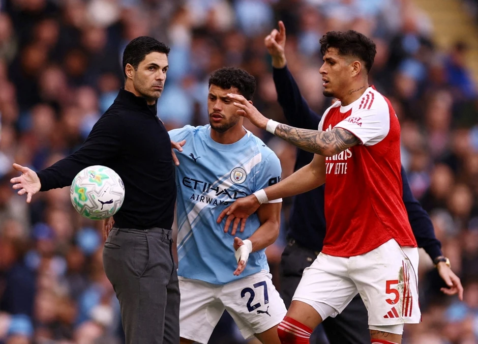 Loạt biểu cảm "khó đỡ" của Mikel Arteta trong ngày Arsenal thua Man City