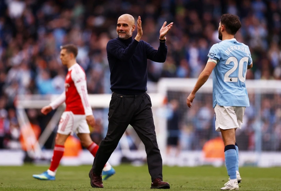 Loạt biểu cảm "khó đỡ" của Mikel Arteta trong ngày Arsenal thua Man City