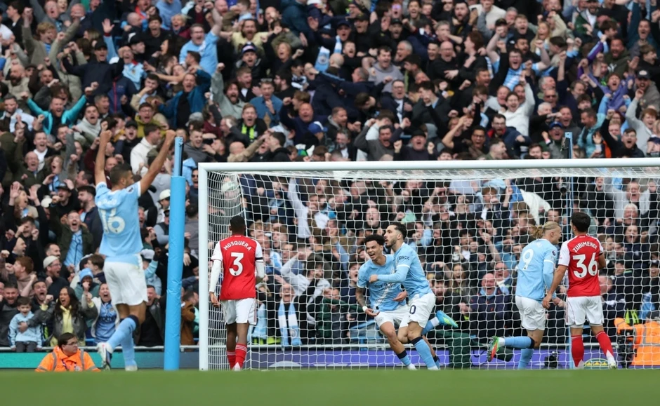Loạt biểu cảm "khó đỡ" của Mikel Arteta trong ngày Arsenal thua Man City