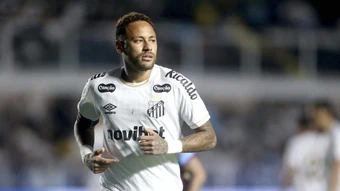 Luật chống câu giờ lần đầu được áp dụng với Neymar