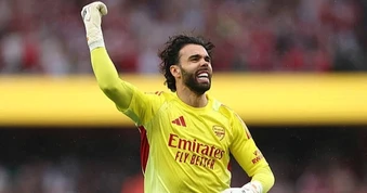 Man City dâng danh hiệu đầu tiên cho cầu thủ Arsenal