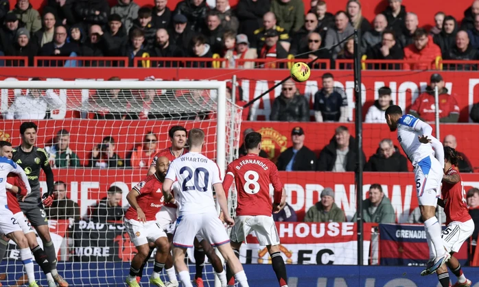 Man United ngược dòng hạ Crystal Palace, Carrick lập cột mốc lịch sử
