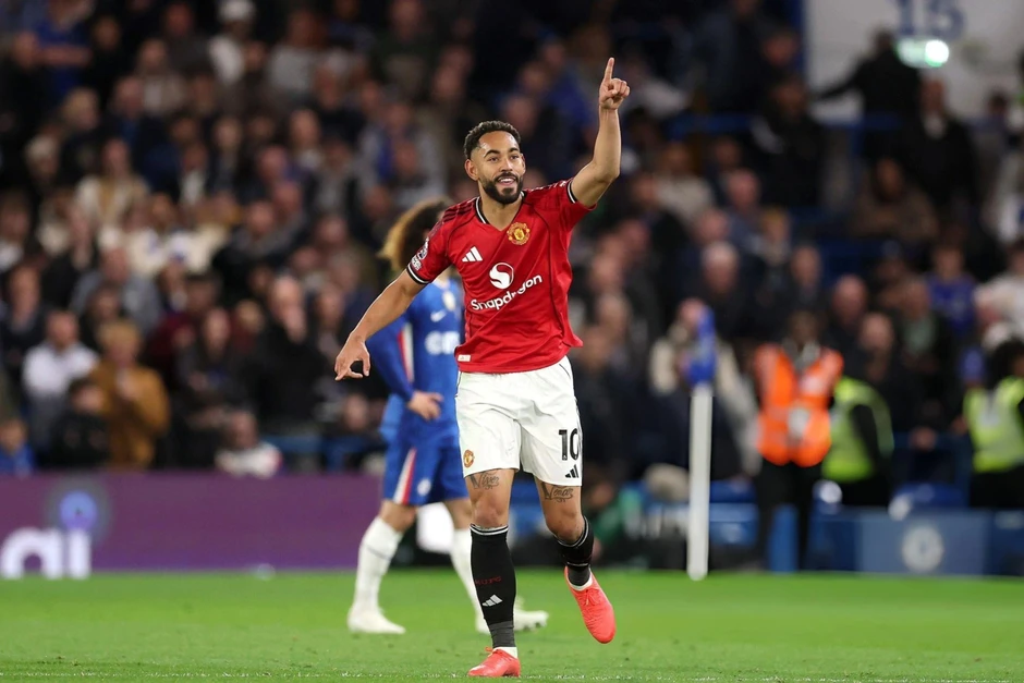 Man Utd đánh bại Chelsea, tiến gần tấm vé dự Champions League Man Utd đánh bại Chelsea, tiến gần tấm vé dự Champions League