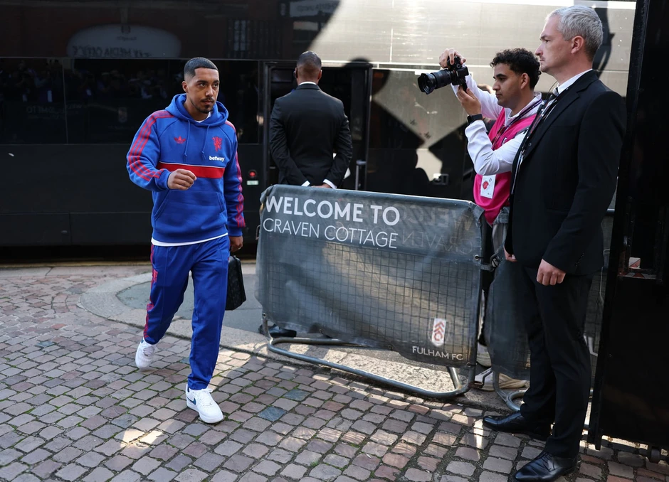 Man Utd nhọc nhằn giành lại 1 điểm từ tay Fulham Man Utd nhọc nhằn giành lại 1 điểm từ tay Fulham