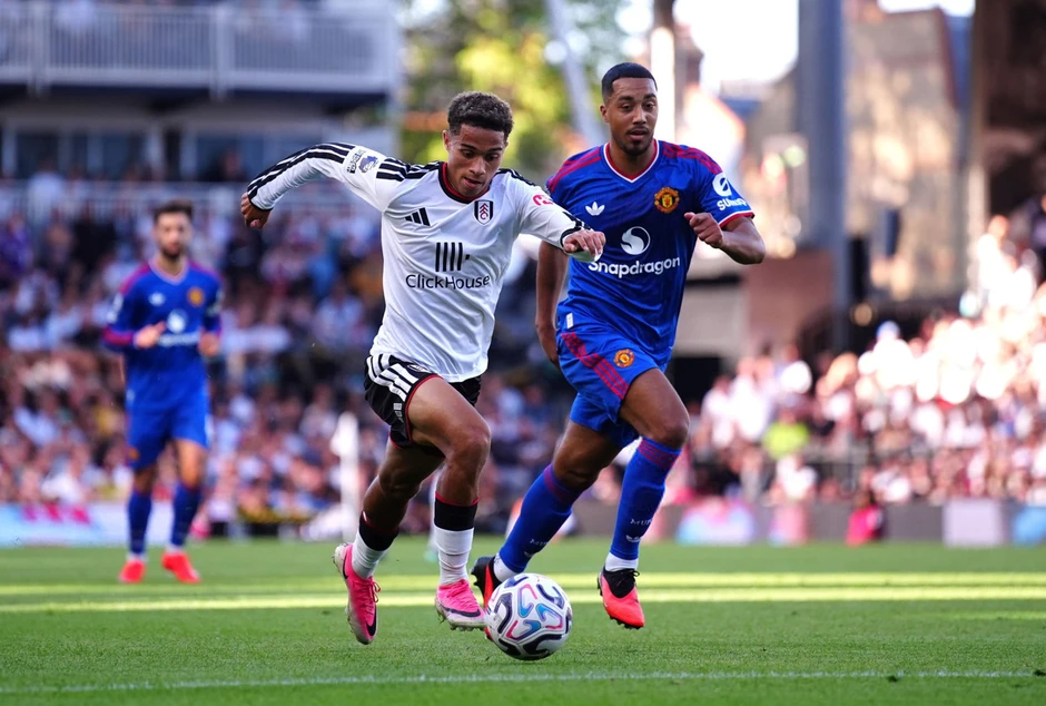 Man Utd nhọc nhằn giành lại 1 điểm từ tay Fulham Man Utd nhọc nhằn giành lại 1 điểm từ tay Fulham