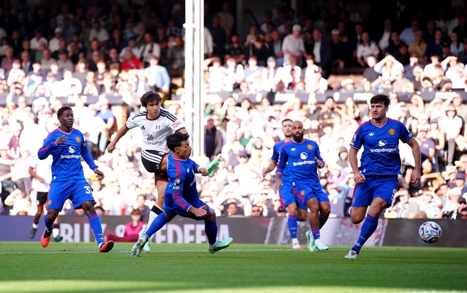 Man Utd nhọc nhằn giành lại 1 điểm từ tay Fulham Man Utd nhọc nhằn giành lại 1 điểm từ tay Fulham