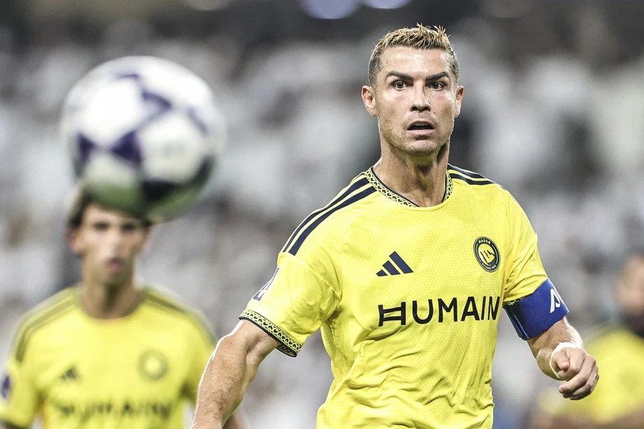Mất bình tĩnh vì Al Nassr thua đậm ở cúp C1 châu Á, Ronaldo vật ngã đối thủ Mất bình tĩnh vì Al Nassr thua đậm ở cúp C1 châu Á, Ronaldo vật ngã đối thủ