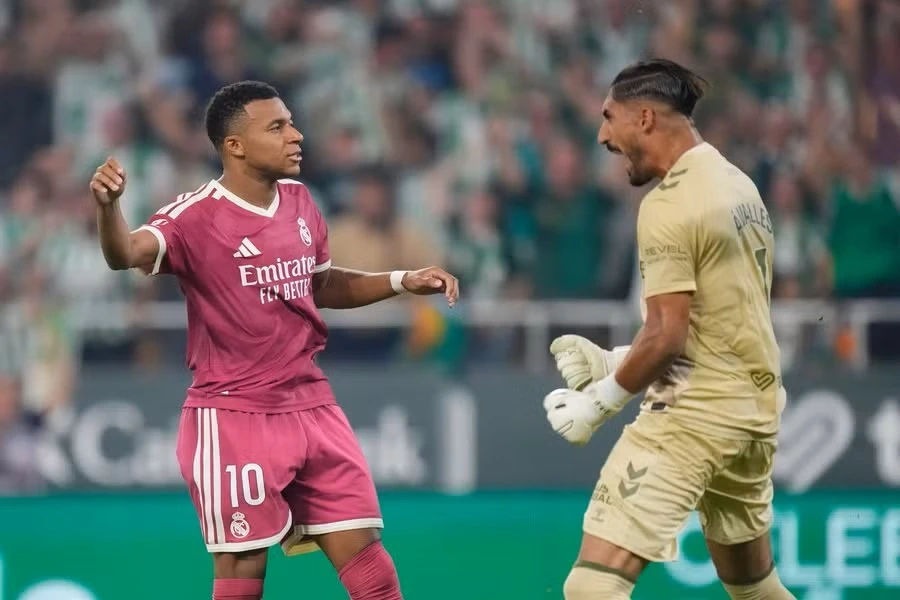 Mbappe hỏng phạt đền phút bù giờ, Real Madrid thất thủ Mbappe hỏng phạt đền phút bù giờ, Real Madrid thất thủ