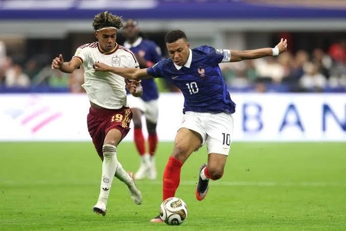 Mbappe sở hữu thống kê tệ hại, chỉ trích hàng loạt sai lầm của tuyển Pháp Mbappe sở hữu thống kê tệ hại, chỉ trích hàng loạt sai lầm của tuyển Pháp
