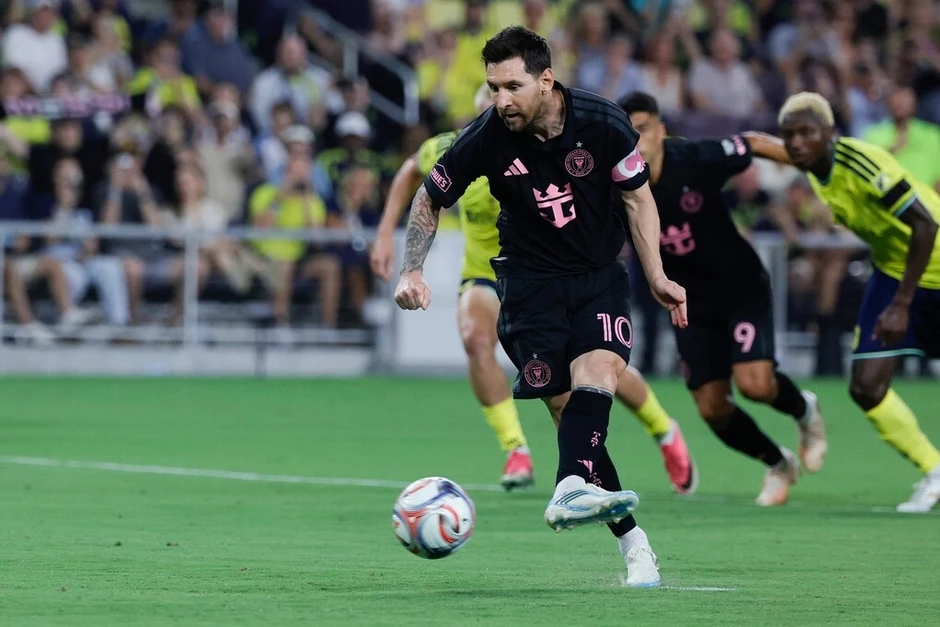 Messi đá hỏng phạt đền trong thảm bại của Inter Miami Messi đá hỏng phạt đền trong thảm bại của Inter Miami