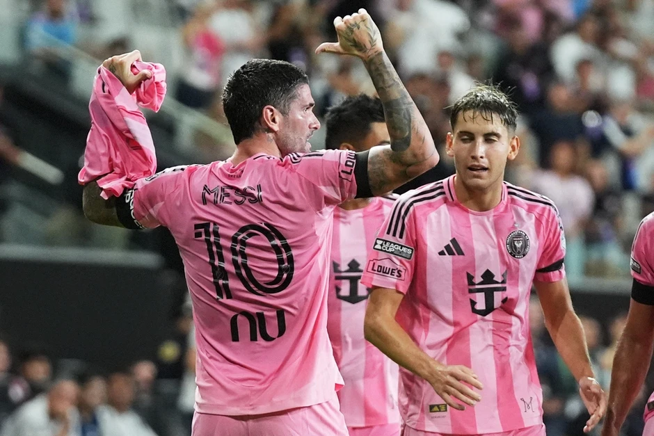 Messi được đồng đội tri ân sau khi mất bố Messi được đồng đội tri ân sau khi mất bố